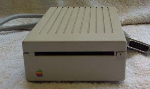 vintage-apple-5-floppy-disk-drive_1_f805e5cfb272ffd3c7cfb0ee41984d9e.jpg